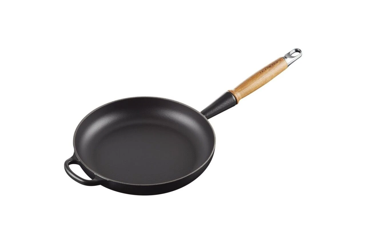 Le Creuset Signature Skillet Wooden Handle 4 Le Creuset Signature Skillet Wooden Handle - Image 2