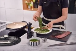 Le Creuset Chef's Knife -Meindlrab Store 21112310000430 96002000140000 98100200000100 98000315000100 LS00003 1280x1280