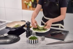 Le Creuset Chef's Knife -Meindlrab Store 21112310000430 96002000140000 98100200000100 98000315000100 LS00005 1280x1280