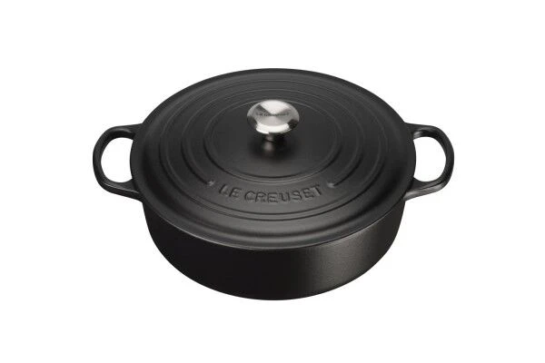 Le Creuset Signature Round Wide Dutch Oven 3 Le Creuset Signature Round Wide Dutch Oven