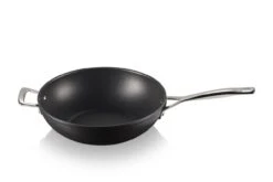 Le Creuset Toughened Nonstick Stir-Fry Pan With Helper Handle -Meindlrab Store 51104300010202 00006 1280x1280