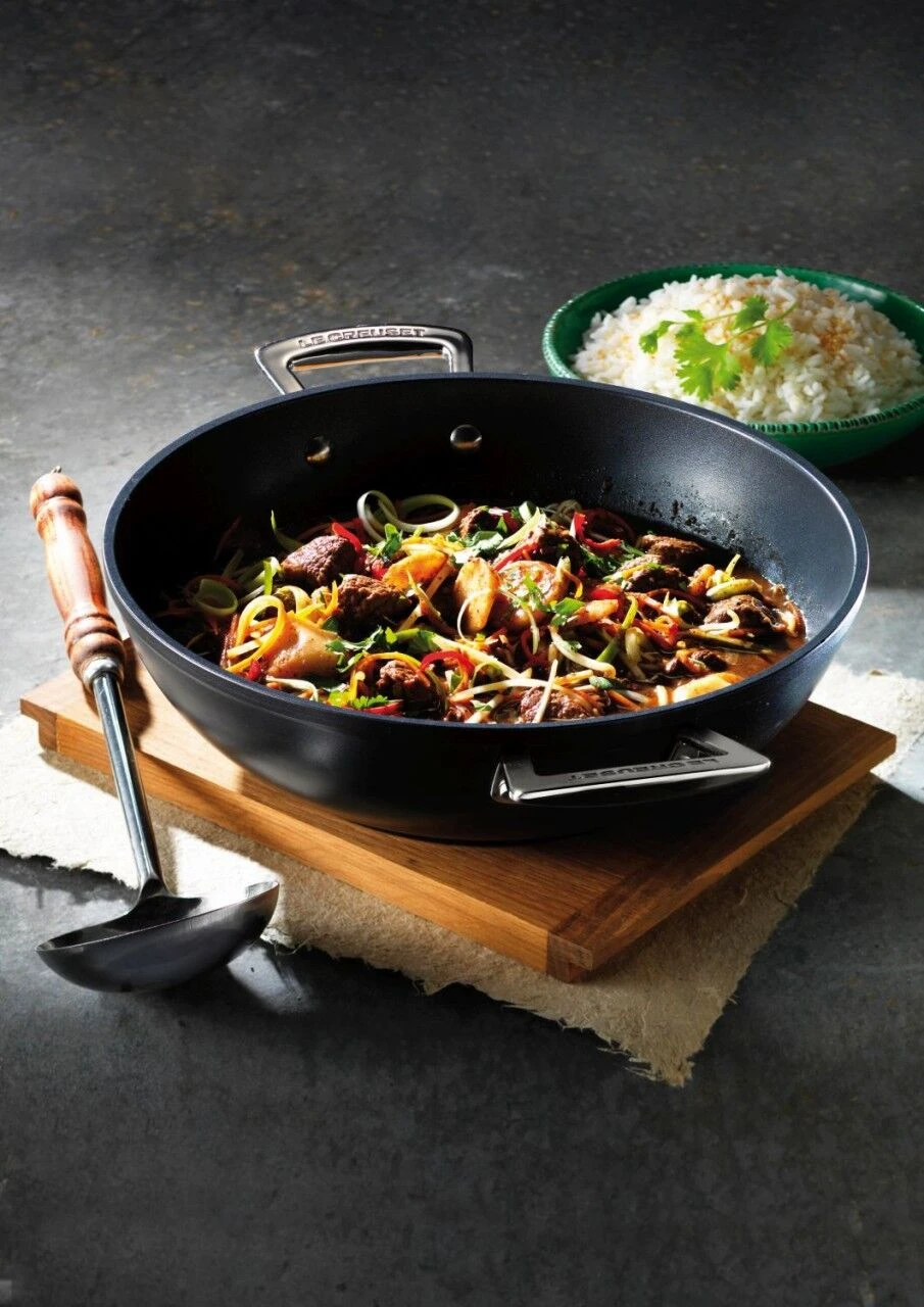Le Creuset Toughened Nonstick Wok 13 Le Creuset Toughened Nonstick Wok - Image 11
