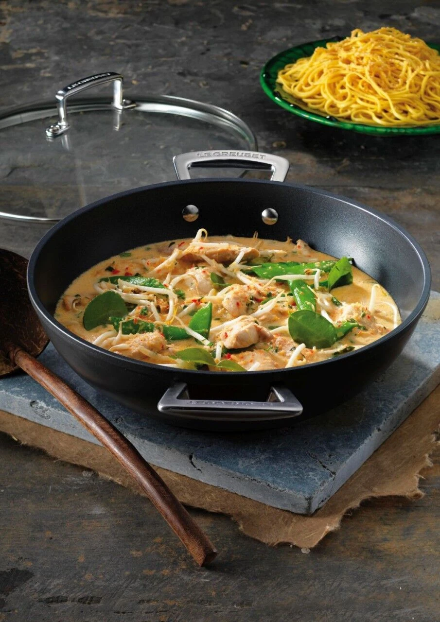 Le Creuset Toughened Nonstick Wok 14 Le Creuset Toughened Nonstick Wok - Image 12