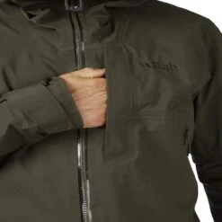 Rab Khroma Diffuse GTX Jacket -Meindlrab Store Khroma Diffuse GTX Jacket Army QWH 81 ARM Model Detail 03 1280x1280