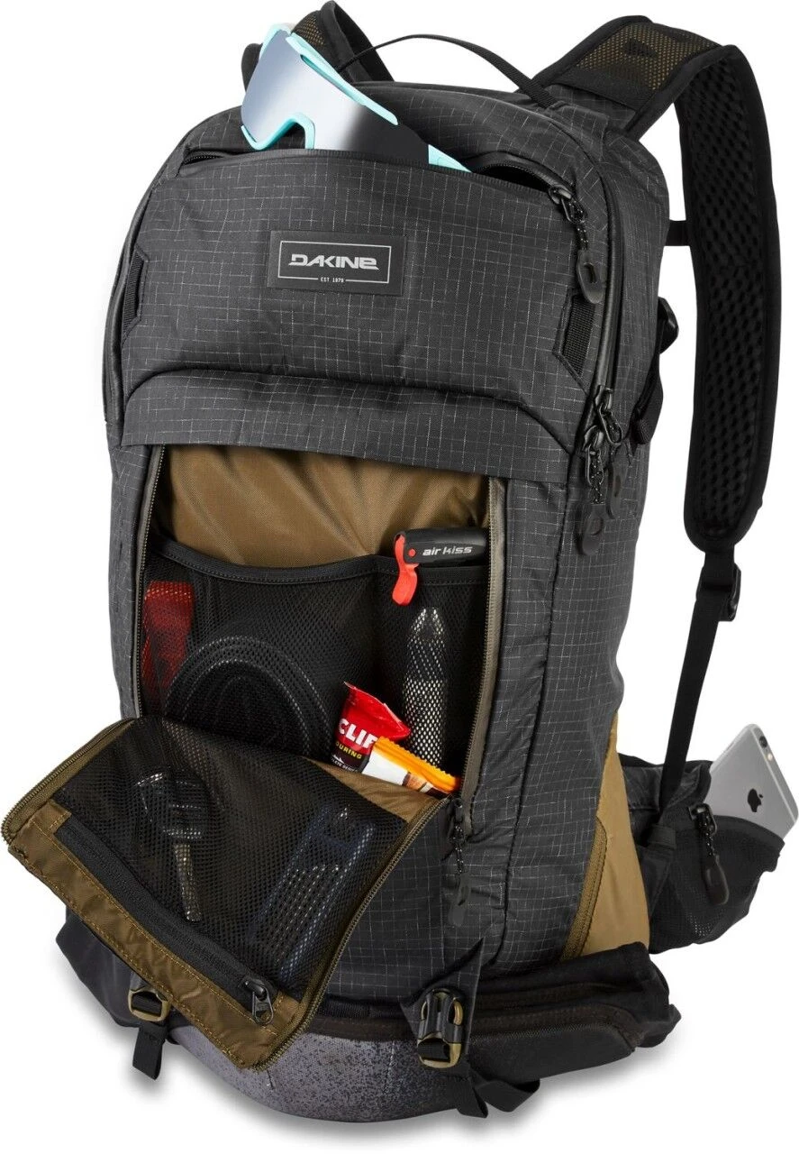 Dakine Seeker 18L 5 Dakine Seeker 18L - Image 3